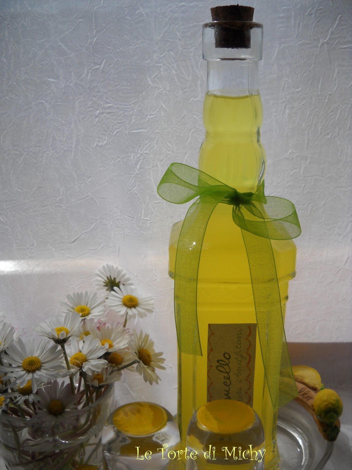 Limoncello con limoni della costa di amalfi