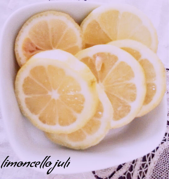 Limoncello di Sicilia limoni di sicilia, bevanda fresca.