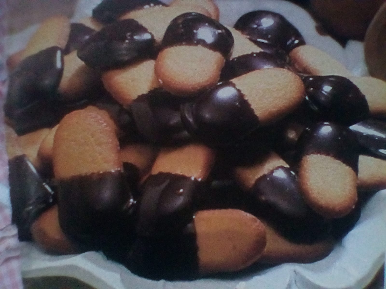 Lingue di gatto al cioccolato
