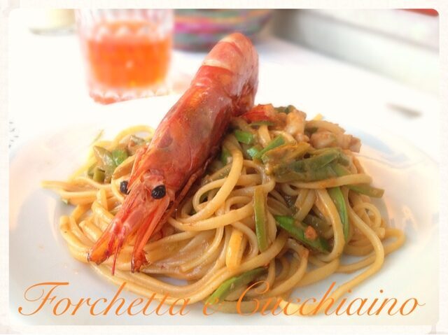 Linguine ai gamberi, zucchine trombetta e fiori di zucca