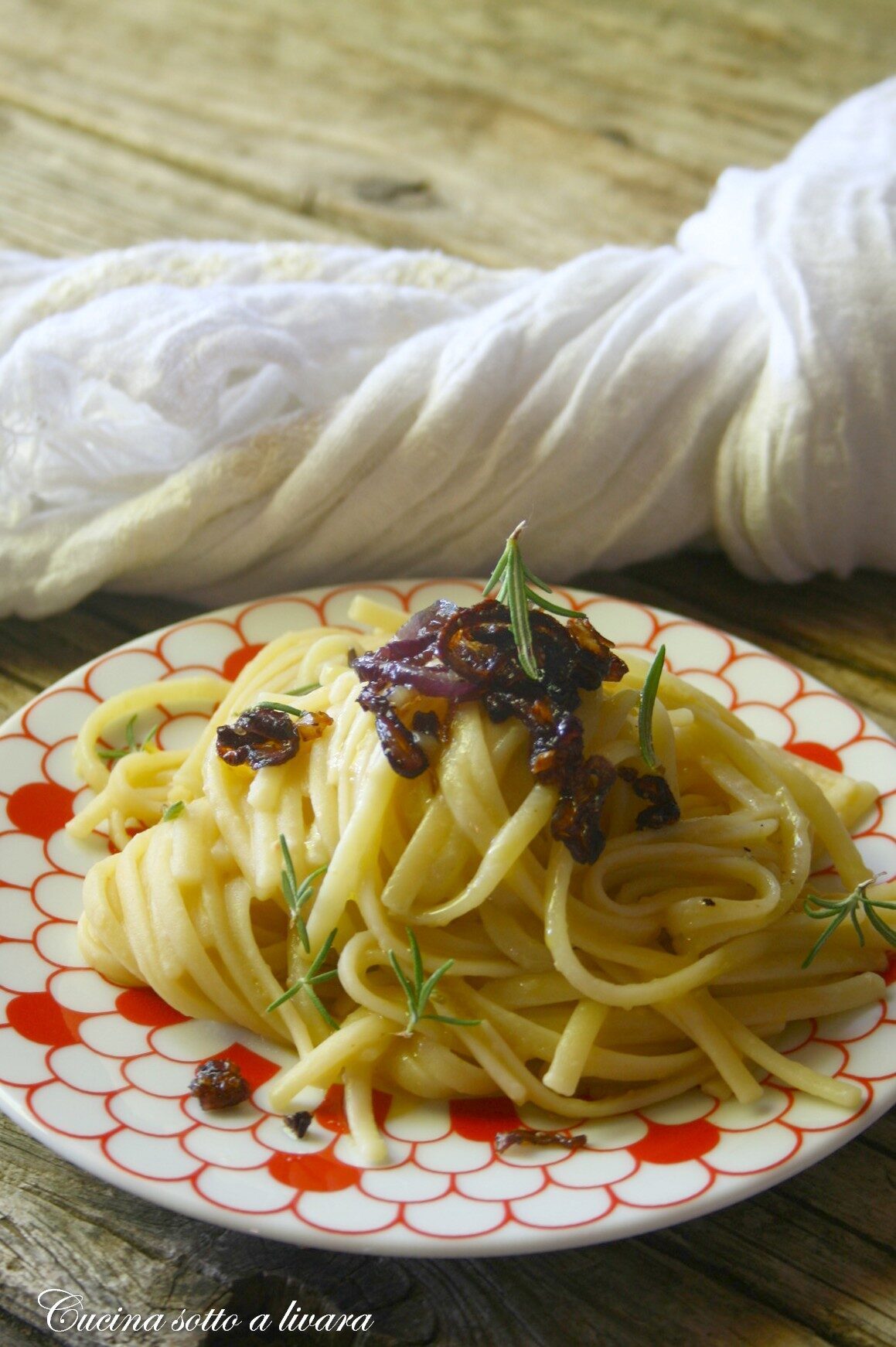 Linguine alla crema di ceci e cipolle caramellate