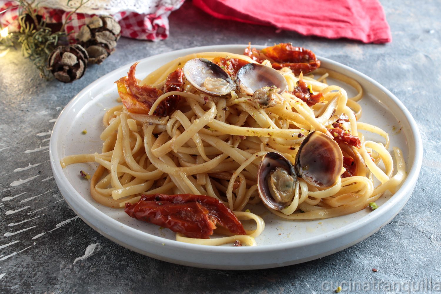 Linguine alle vongole e pomodori secchi