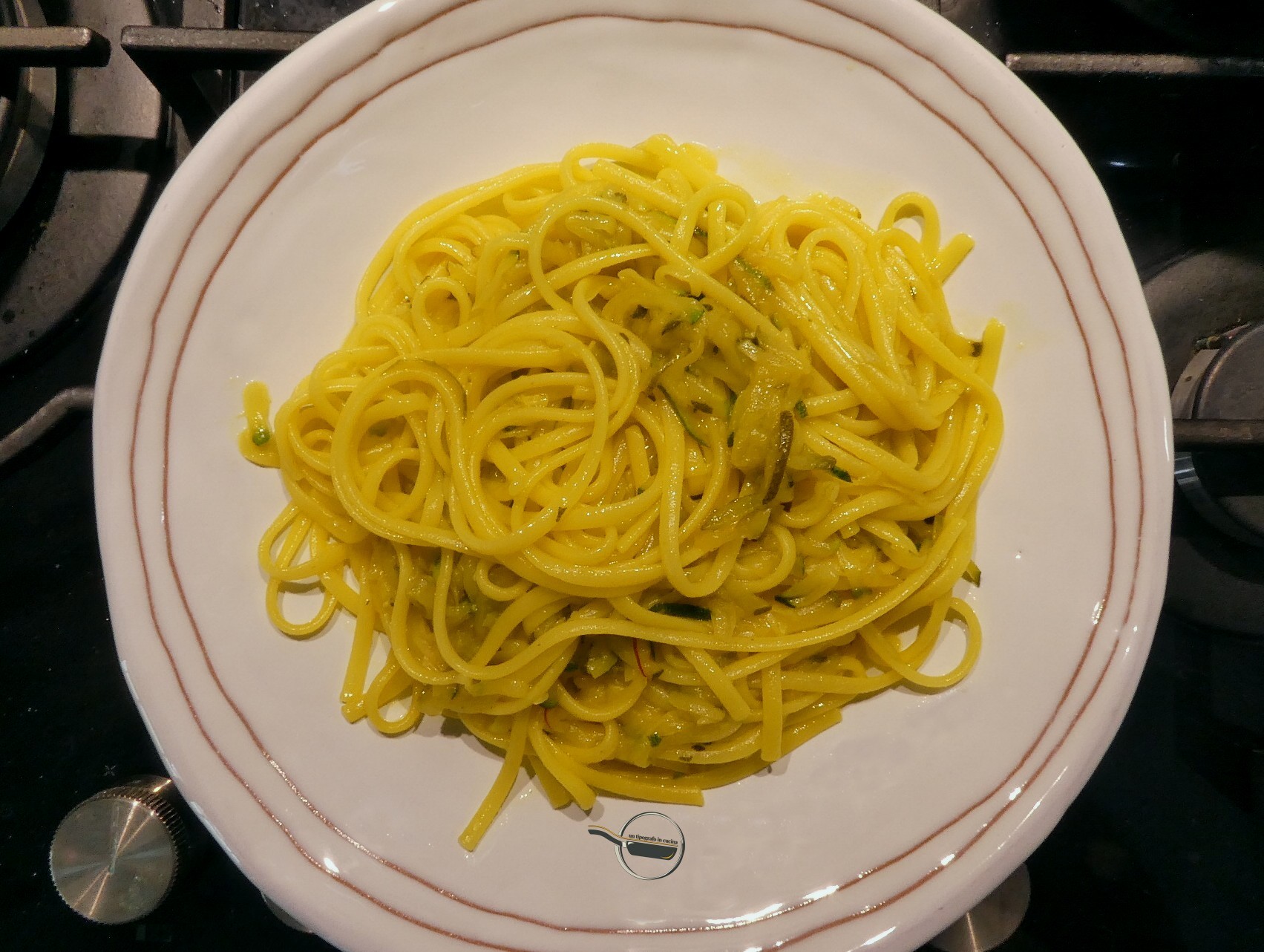 Linguine cipolla, zucchine e zafferano
