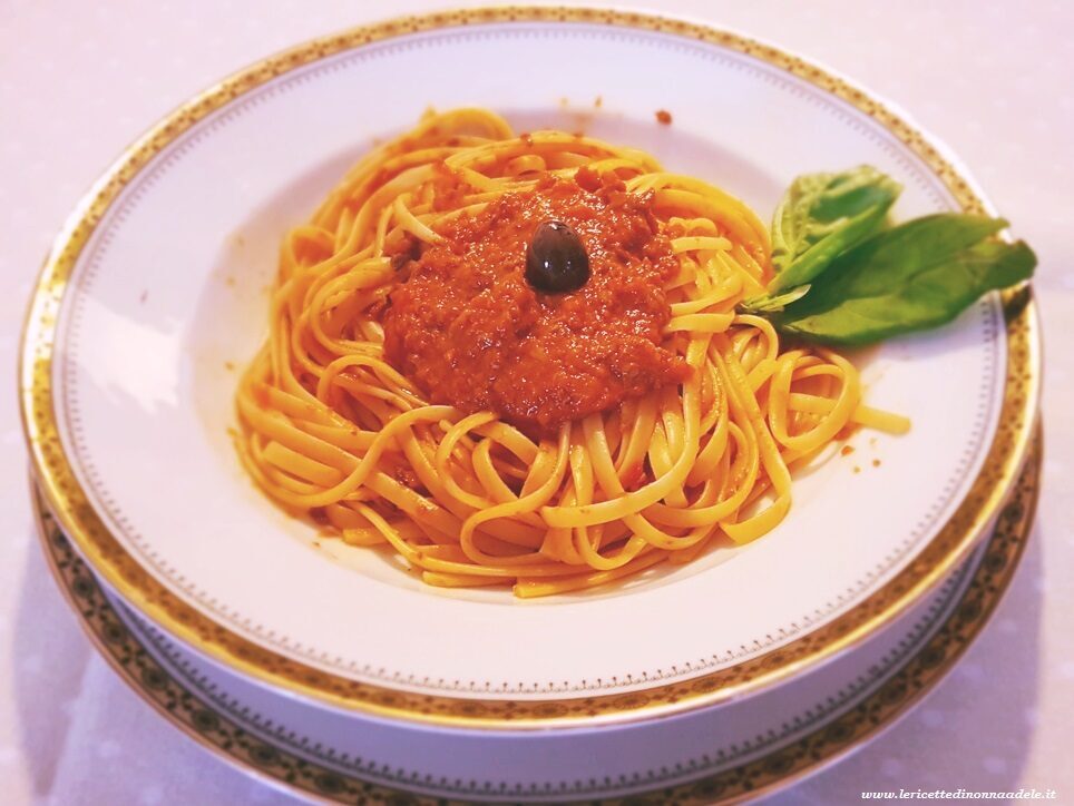Linguine con crema di sugo alla puttanesca
