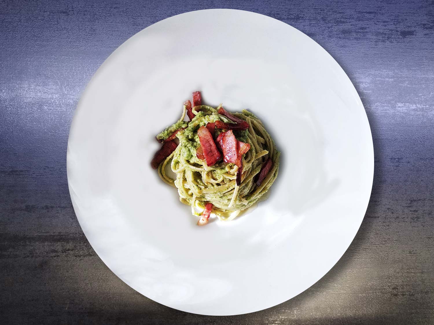Linguine con crema di zucchine e speck