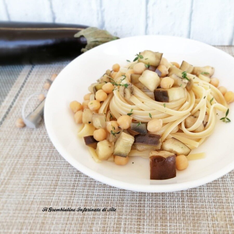 Linguine con melanzane saltate e ceci al profumo di timo