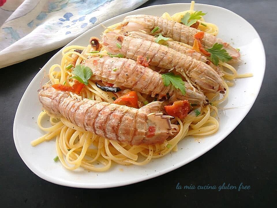 Linguine con pannocchie di mare o cicale economico e gustoso