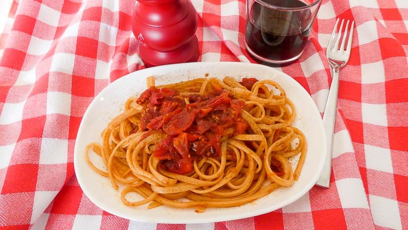 Linguine con pomodori datterini rossi