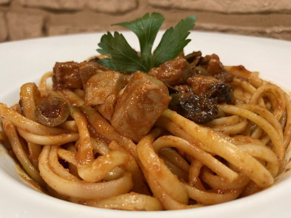 Linguine con ragù di tonno: ricetta fatta in casa