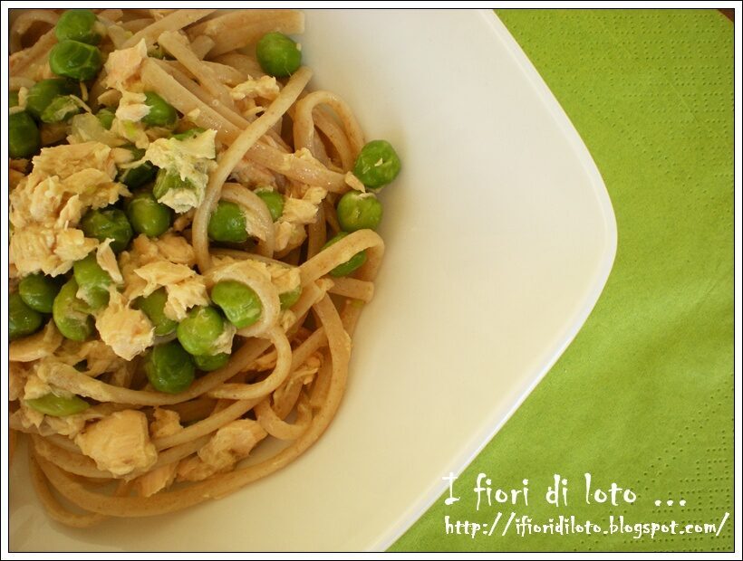 Linguine di farro con salmone e piselli