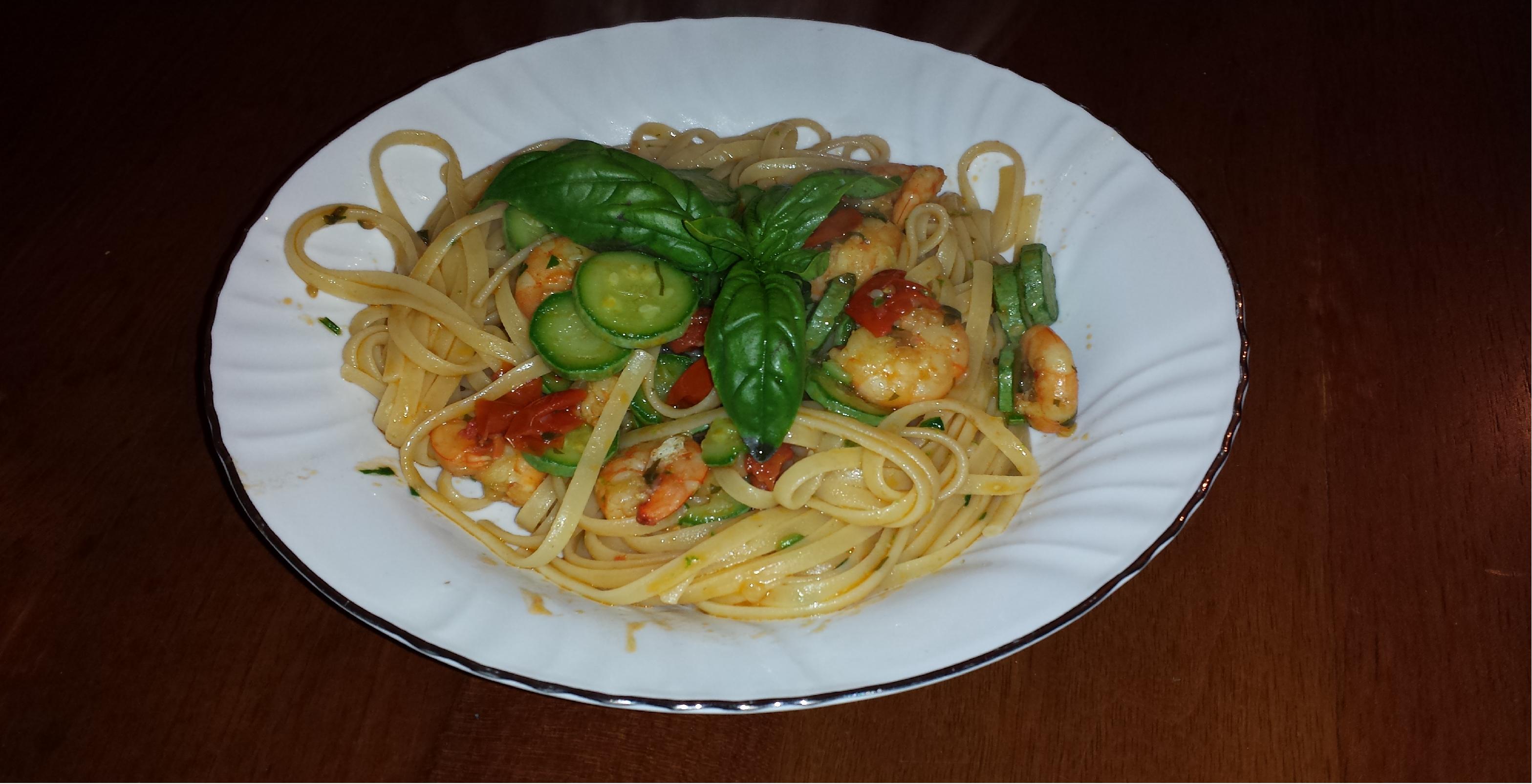 Linguine gamberetti, zucchine e pomodorini