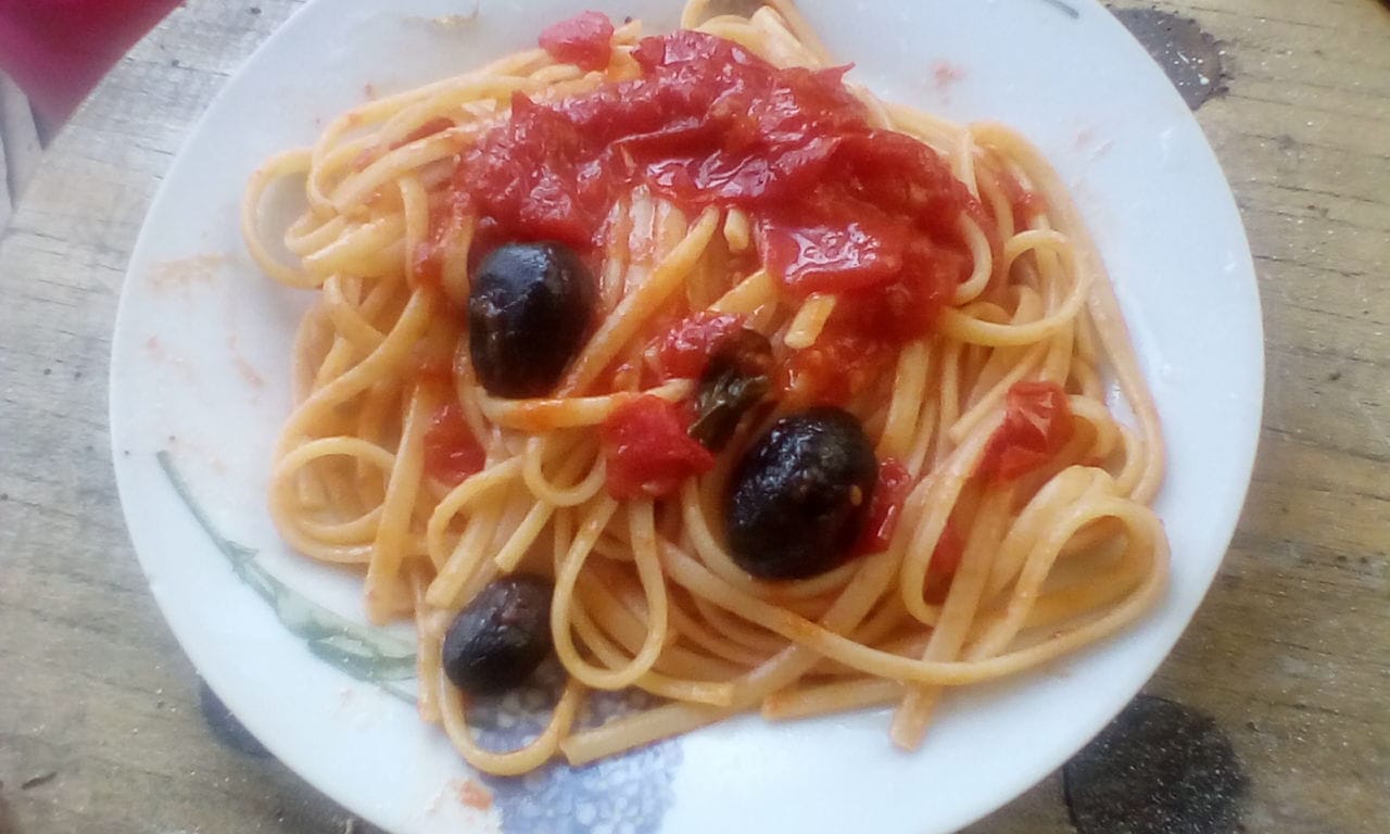 Linguine olive e pomodori