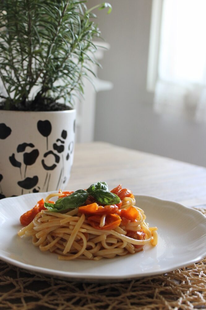 Linguine pomodoro, basilico e cannella