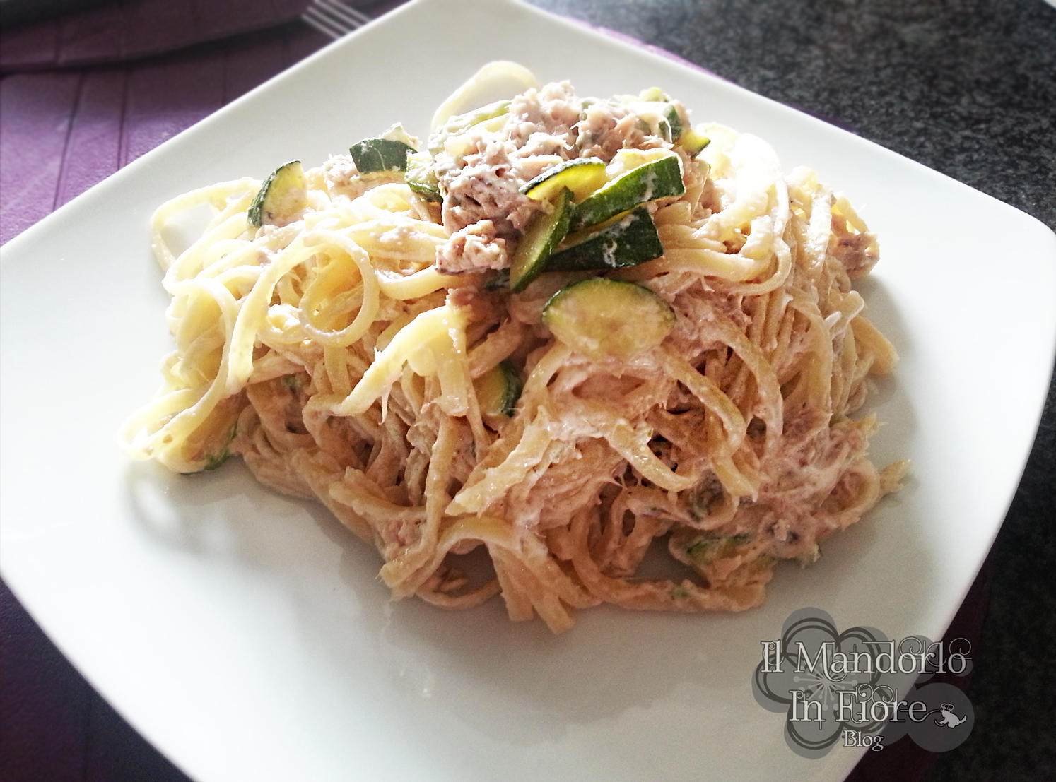 Linguine zucchine tonno pistacchi e philadelphia
