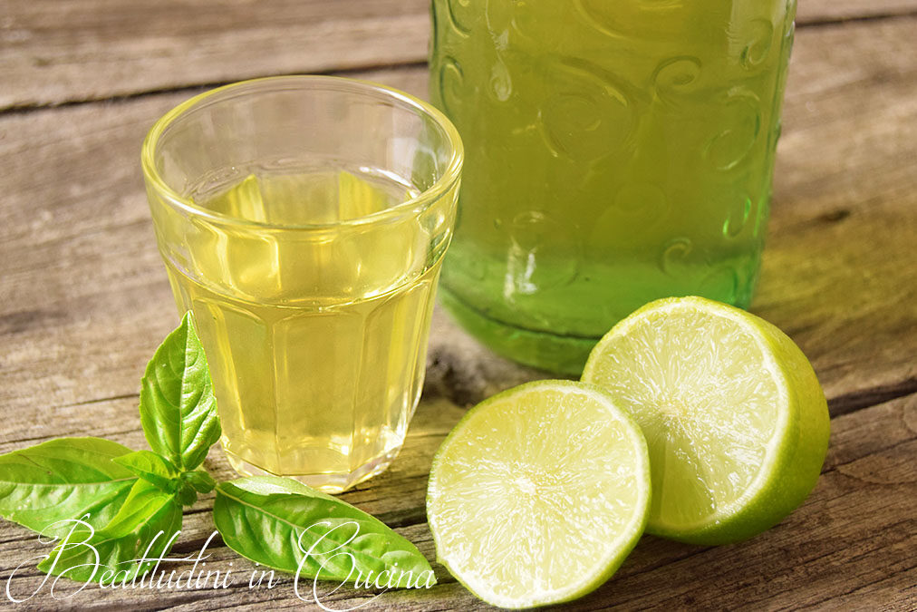 Liquore al basilico e lime