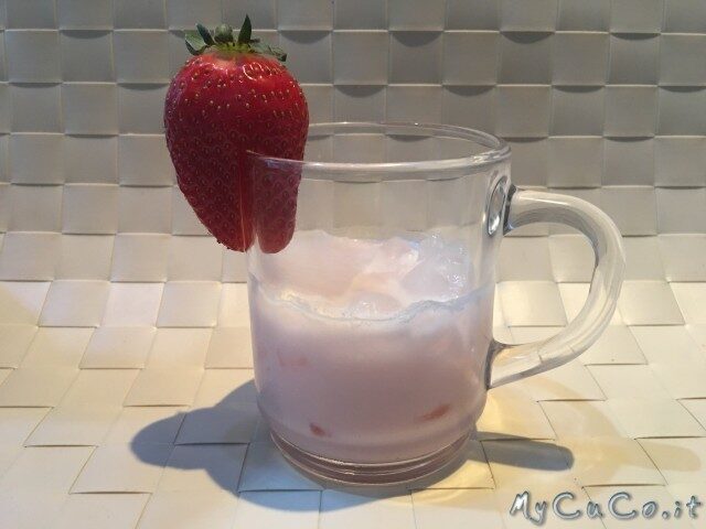 Liquore fragole e panna con il CuCo Moulinex