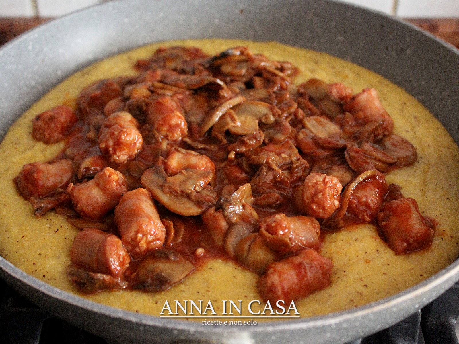 Luganega con funghi e polenta