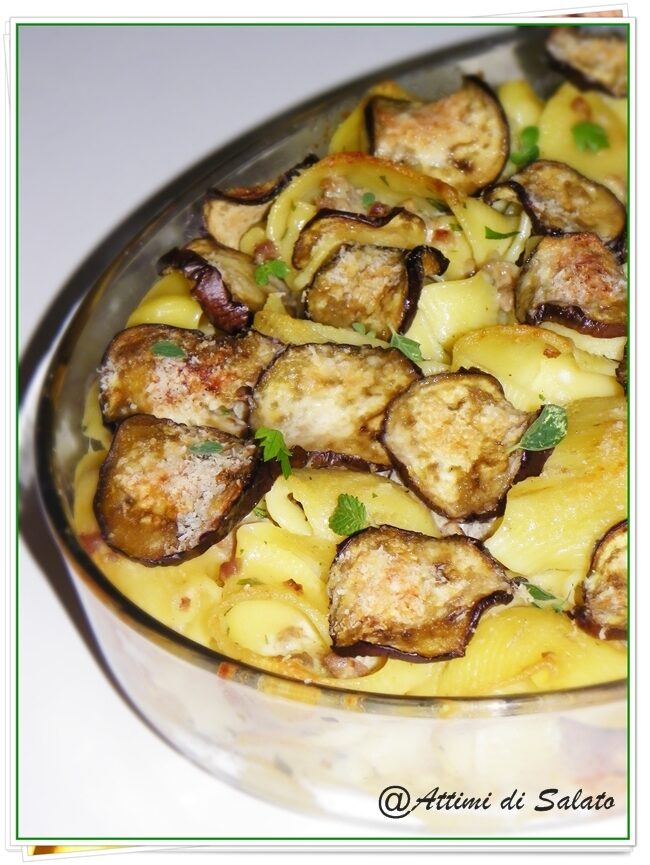 Lumaconi al forno con melanzane e salsiccia