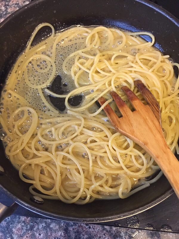 Ma porca trota! (dell’himayala) con gli spaghetti e le sue uova