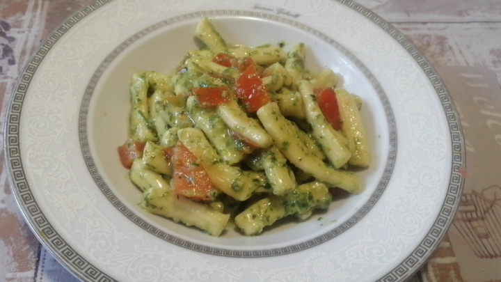 Maccheroncini al pesto di erba cipollina