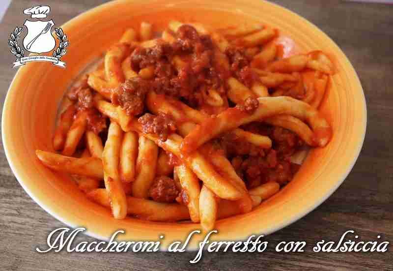Maccheroni al ferretto con sugo di salsiccia