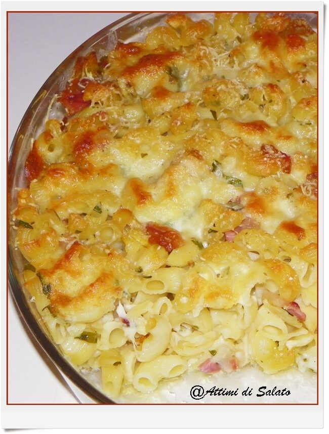 Maccheroni al forno con speck e carciofini
