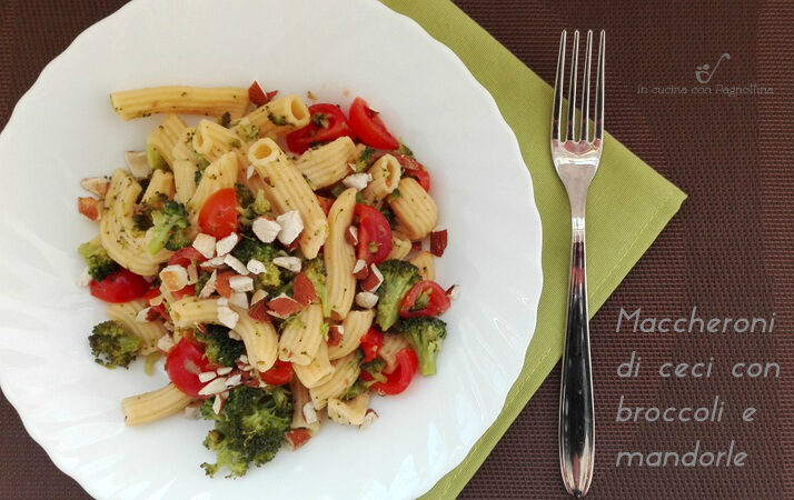 Maccheroni di ceci con broccoli e mandorle