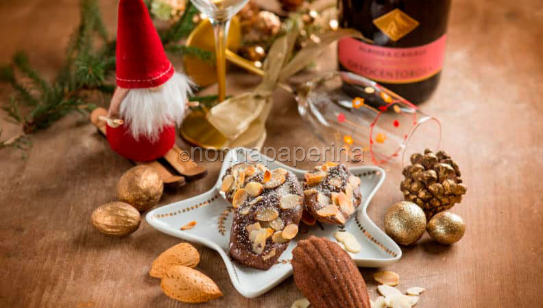 Madeleine al riso nero e mandorle per un magico natale