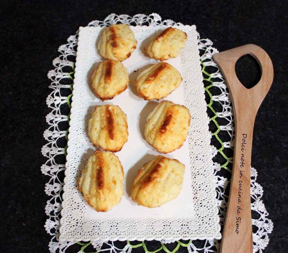 Madeleine salate al parmigiano
