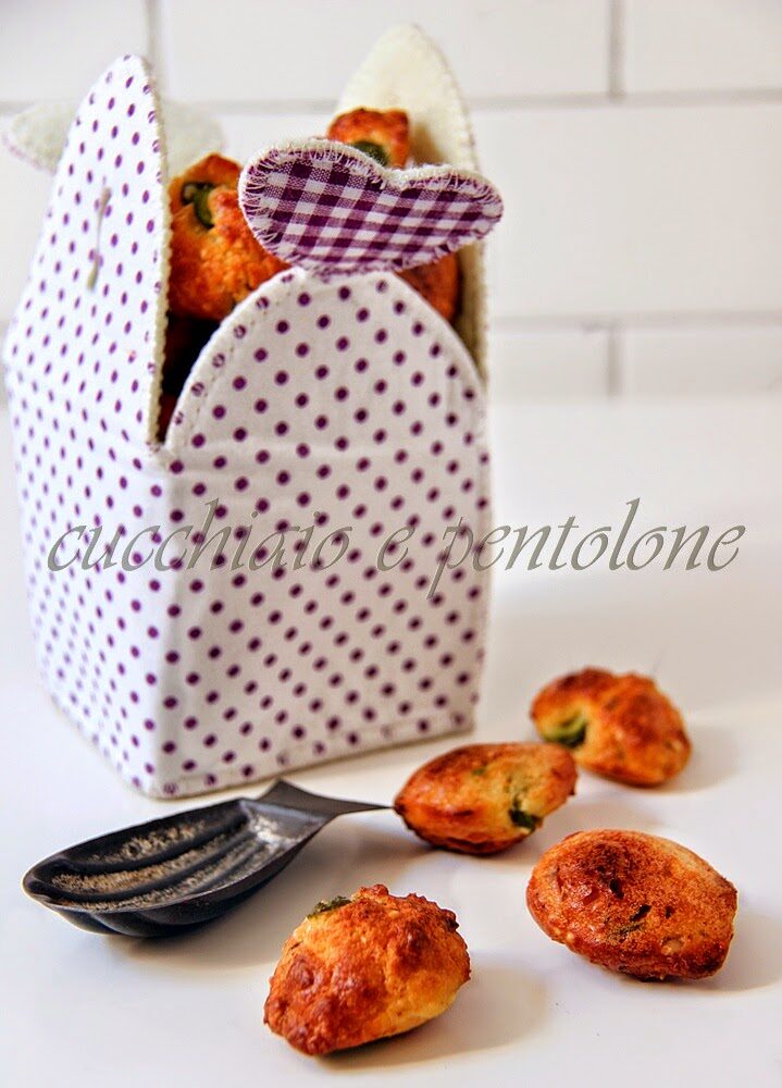 madeleines alle fave e formaggio di capra
