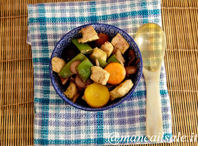 Maialino al curry con wokmix arcobaleno