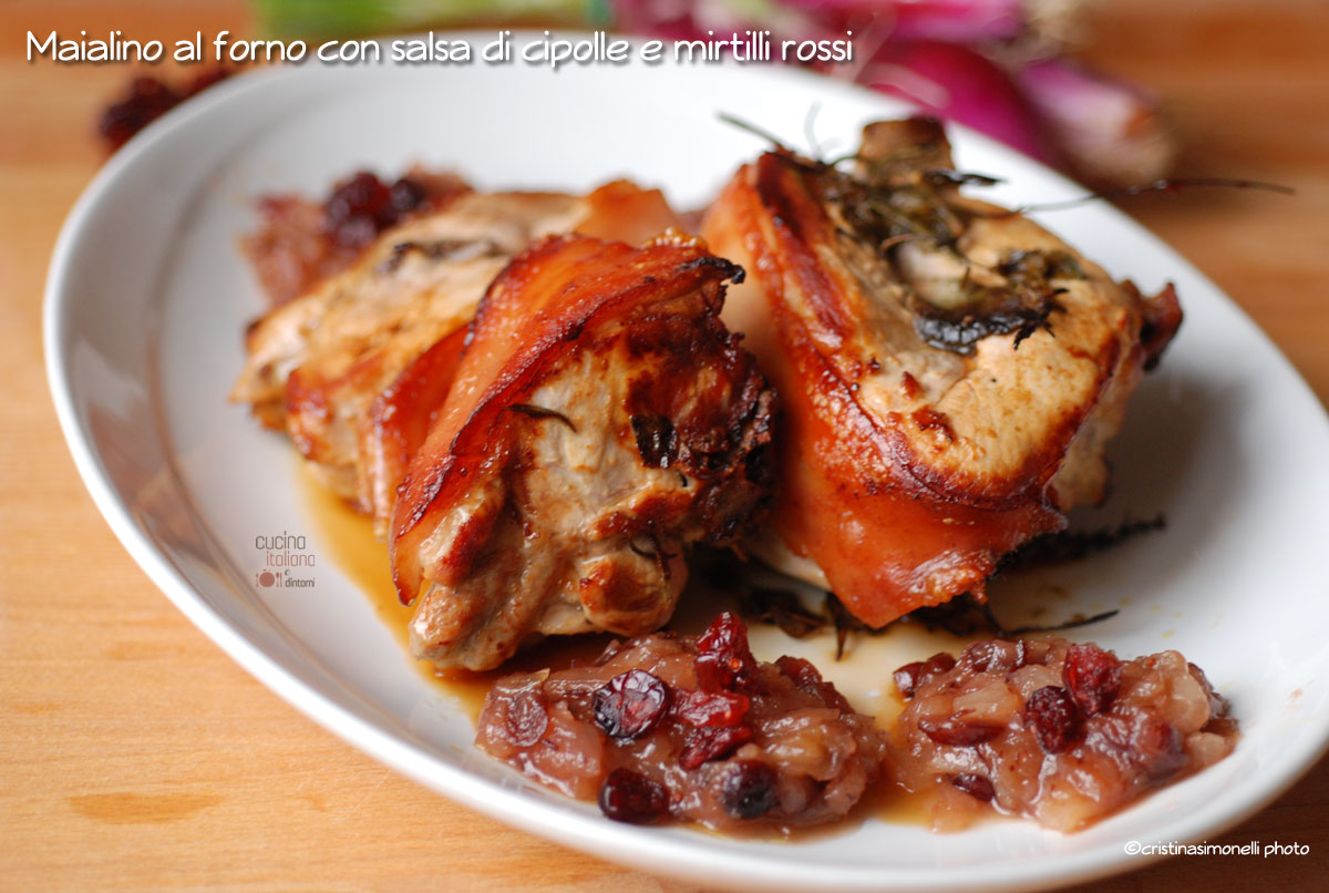 Maialino al forno con salsa di cipolle rosse e cranberries