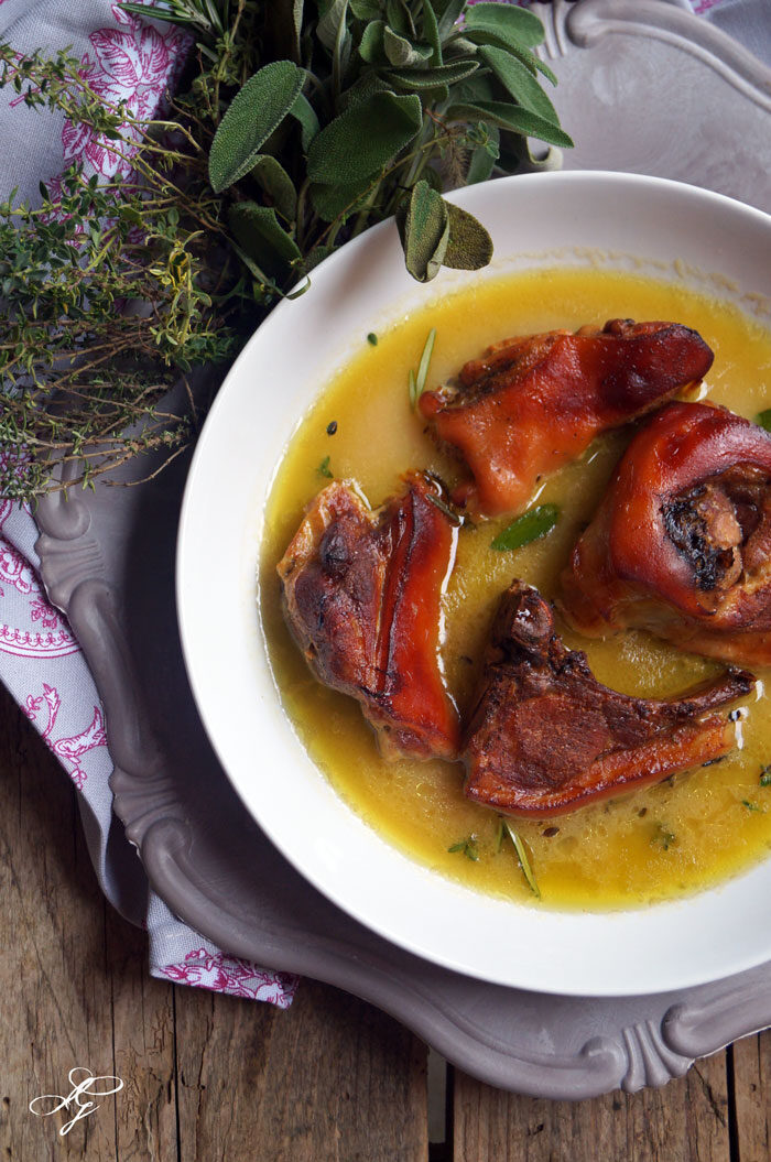 Maialino al latte con erbe aromatiche