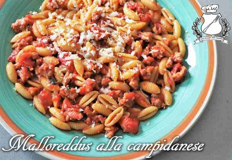 Malloreddus alla campidanese (gnocchetti sardi con salsiccia)