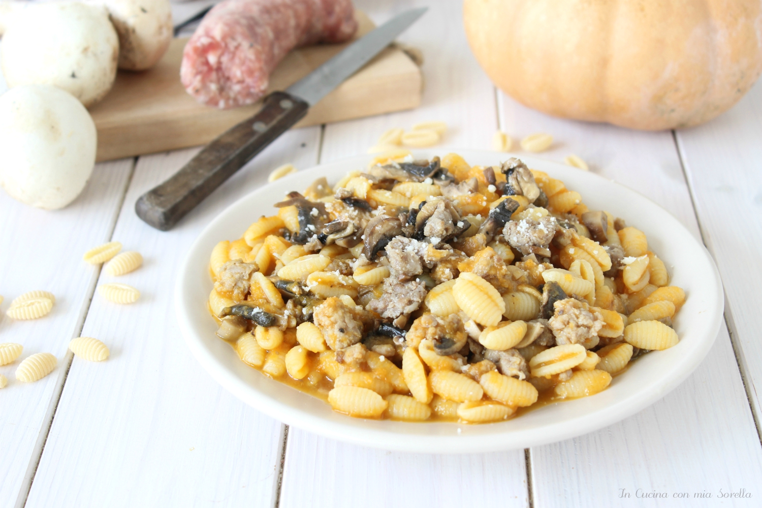 Malloreddus con zucca salsiccia e funghi