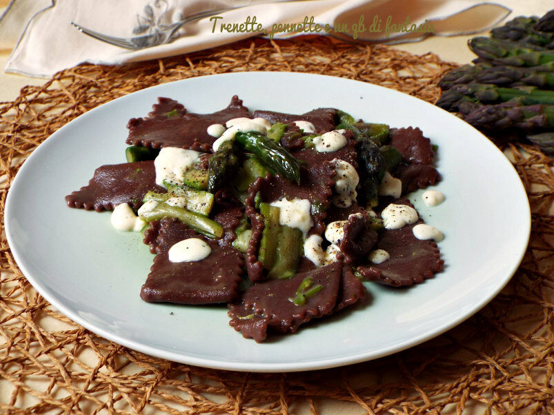 Maltagliati al cacao con asparagi e fonduta