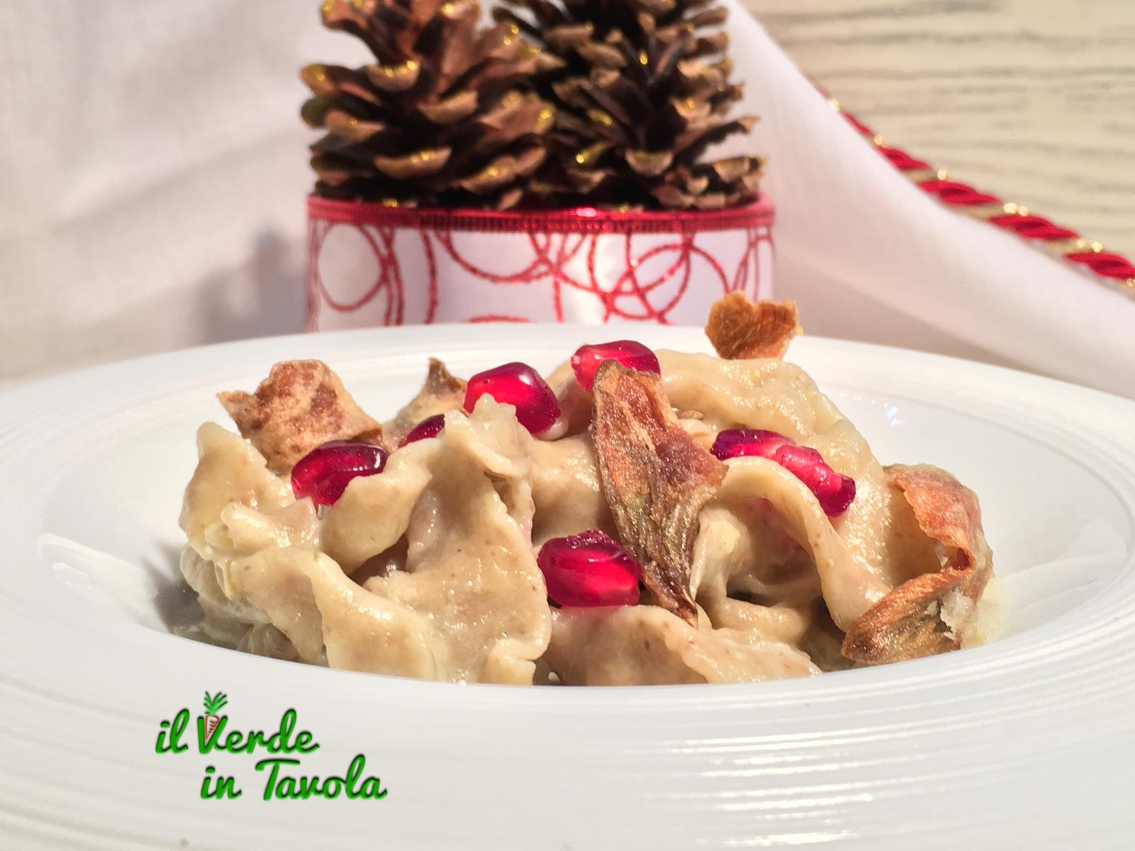 Maltagliati di lenticchie su fontina e carciofi con melagrana