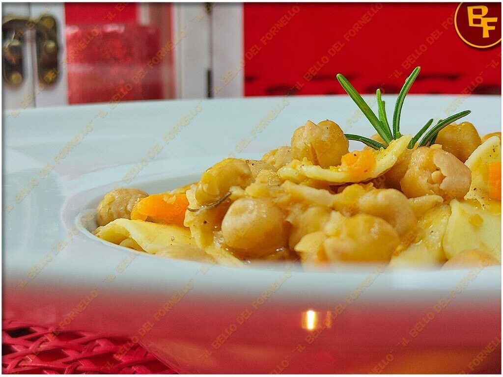 Maltagliati di pasta fresca e ceci