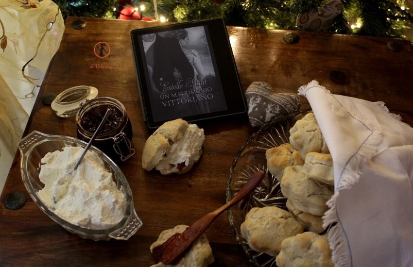 Mangia cio` che leggi 142: scones spezziati ispirati da “un matrimonio vittoriano” di estelle hunt