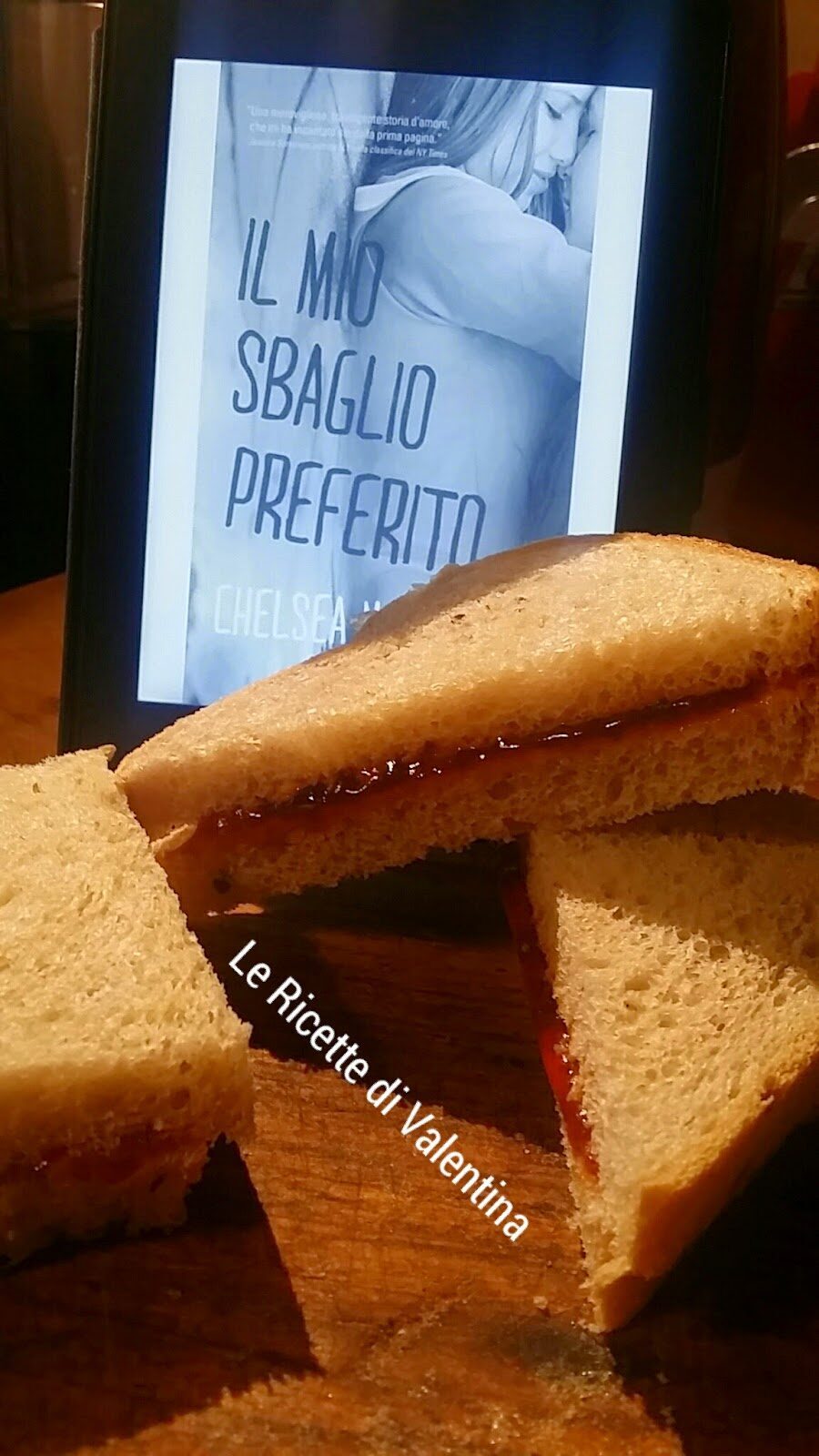Mangia cio’ che leggi # 23: panino al burro di arachidi e marmellata di fragole da “il mio sbaglio preferito” di chelsea m. cameron