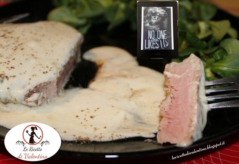 Mangia cio’ che leggi  71: filetto al roquefort ispirato da “no one like us  1-3” di naike ror