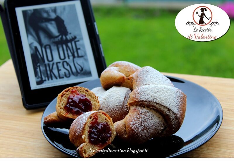 Mangia cio’ che leggi  73: cornetti ai frutti di bosco ispirati da “no one like us 4” di naike ror (integrali e vegan-ricetta bimby ma anche no!)