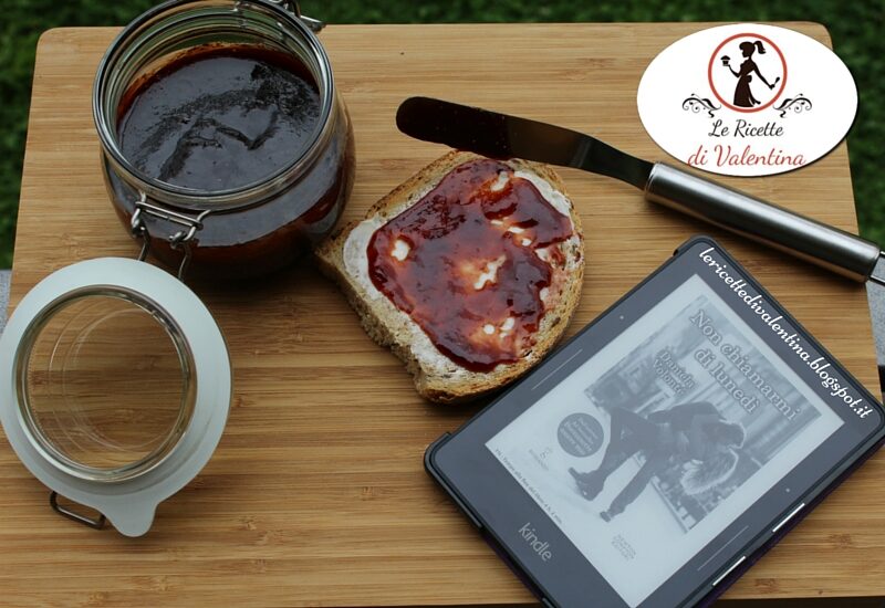 MANGIA CIO CHE LEGGI  74: Marmellata di fragole e zucchero muscovado, ispirata da “Non chiamarmi di lunedì” di Daniela Volontè (ricetta bimby)