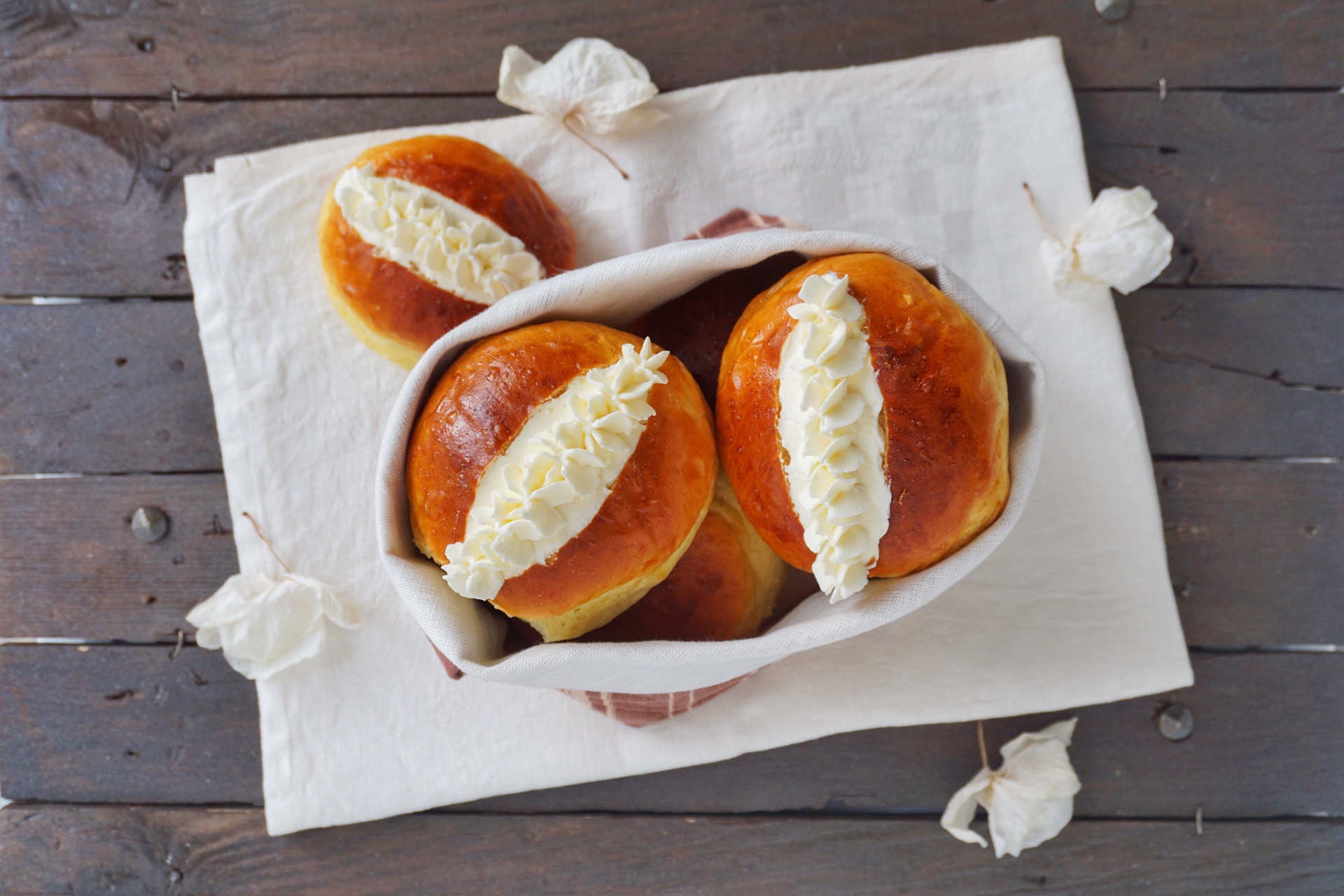 Maritozzi con crema al mascarpone