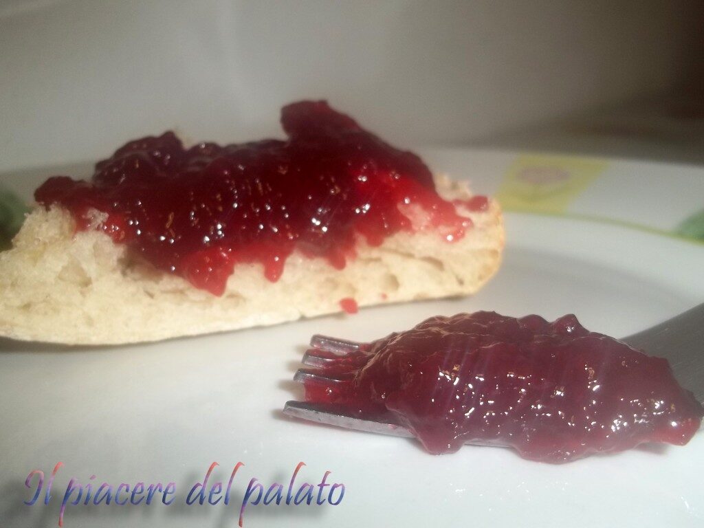Marmellata di ciliegie fatta in casa