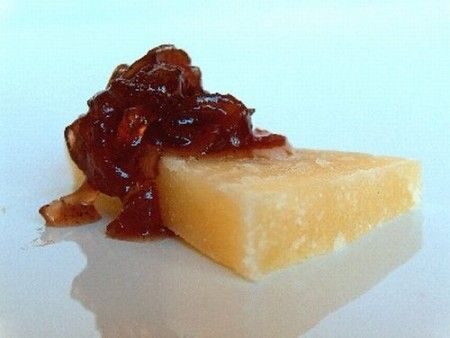 Marmellata di cipolle per formaggi