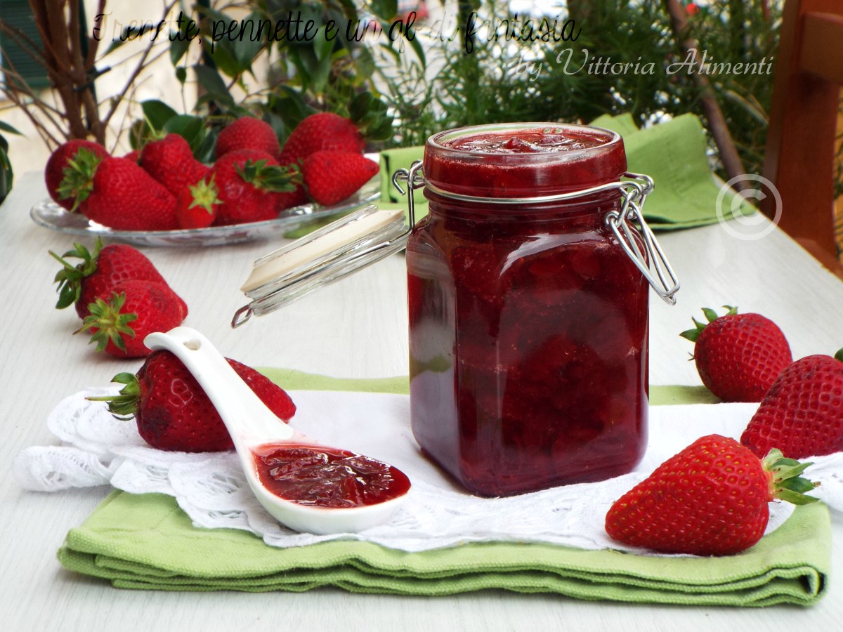 Marmellata di fragole con zeste di limone
