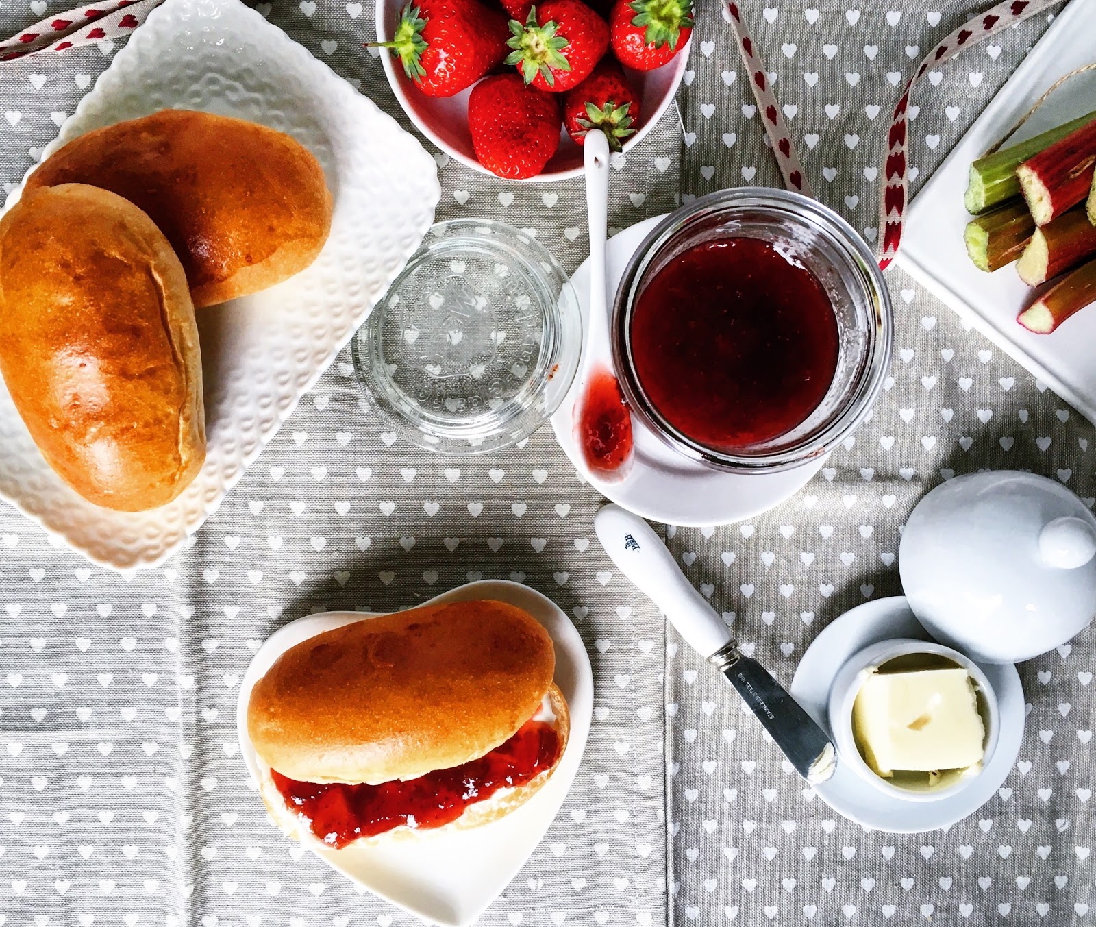 Marmellata di fragole e rabarbaro
