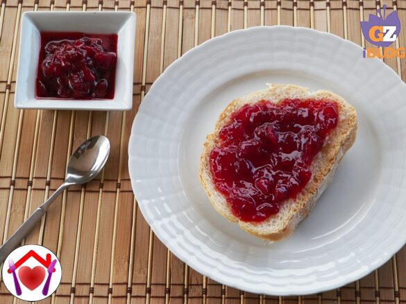 Marmellata di fragole in padella