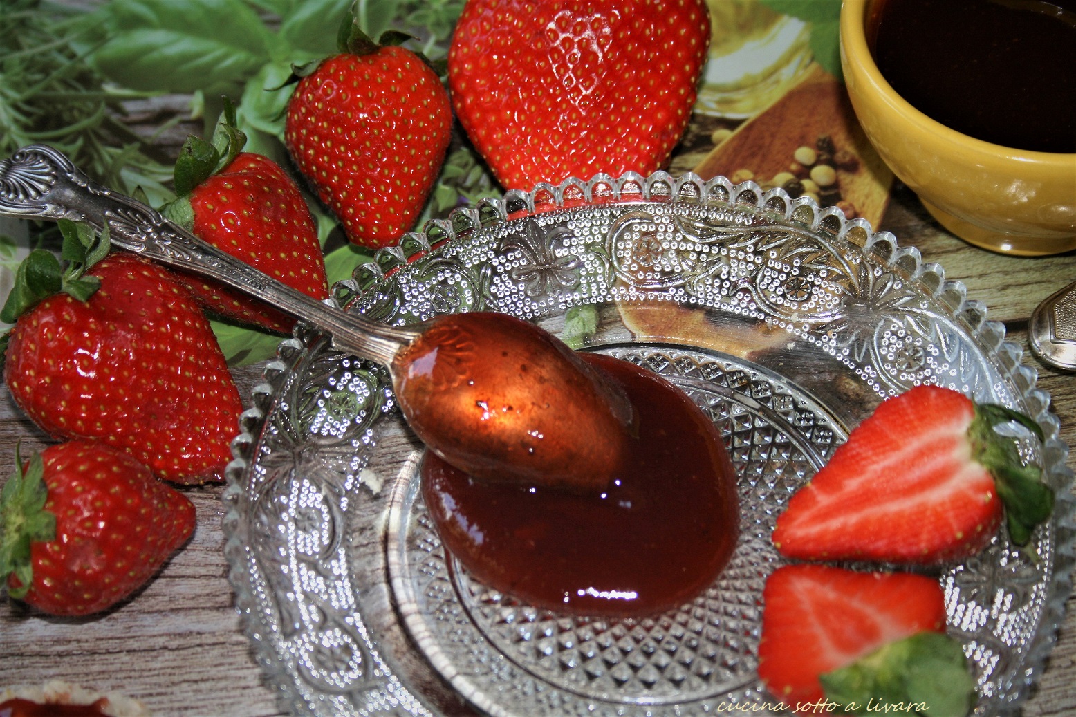Marmellata di fragole per iniziare una stagione  piena  di frutta e colori